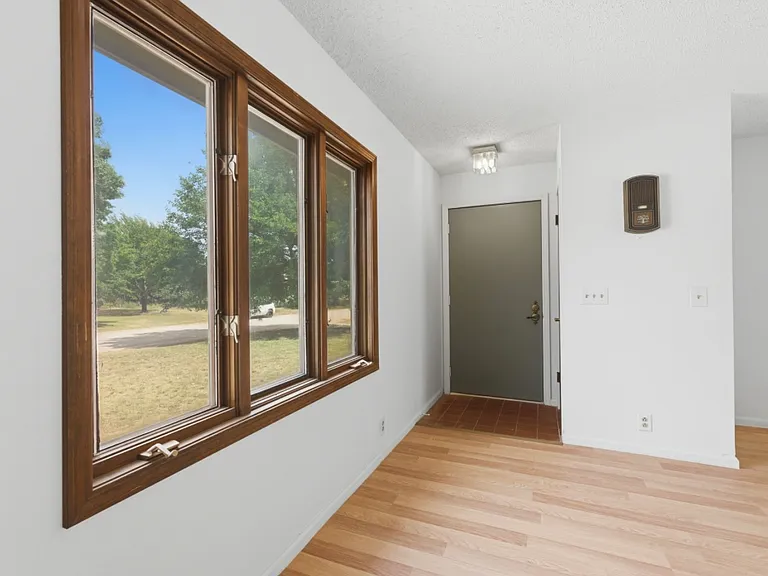 319 N Magnolia St — Photo 5