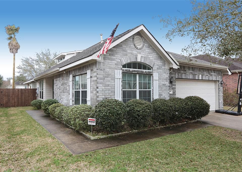 1st image of 209 Mammoth Springs Ln