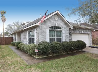 209 Mammoth Springs Ln, Dickinson, TX 77539