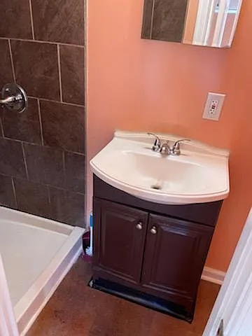 33 Roland Dr — Photo 7