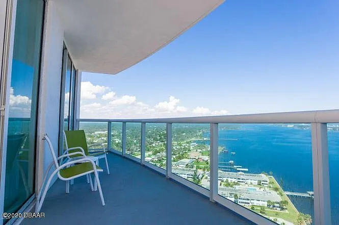 2 bed, 2.0 bath, 1689 sqft, $3,000 — Photo 3