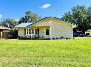 408 W 5th St, Hammon, OK 73650