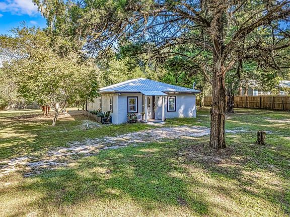 3rd image of 122 Dogwood Dr