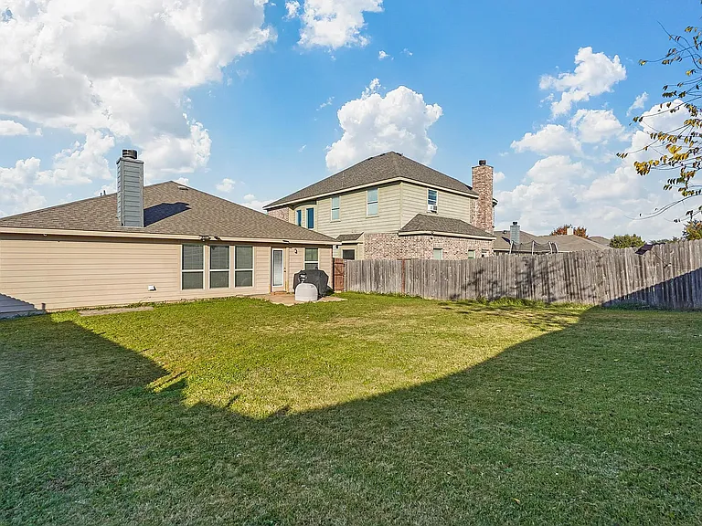 1320 Riviera Dr — Photo 23