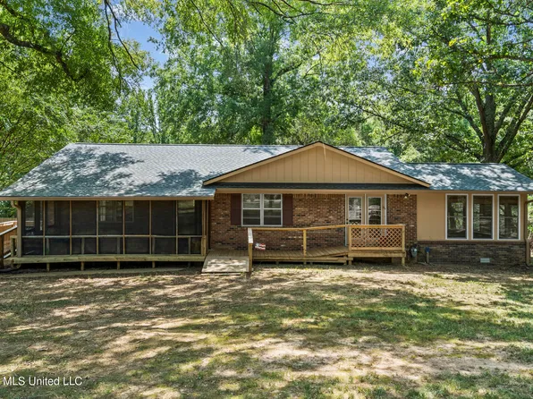 177 Dempsey Dr, Byhalia, MS 38611