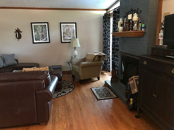 3rd image of 2915 Fairview Ave