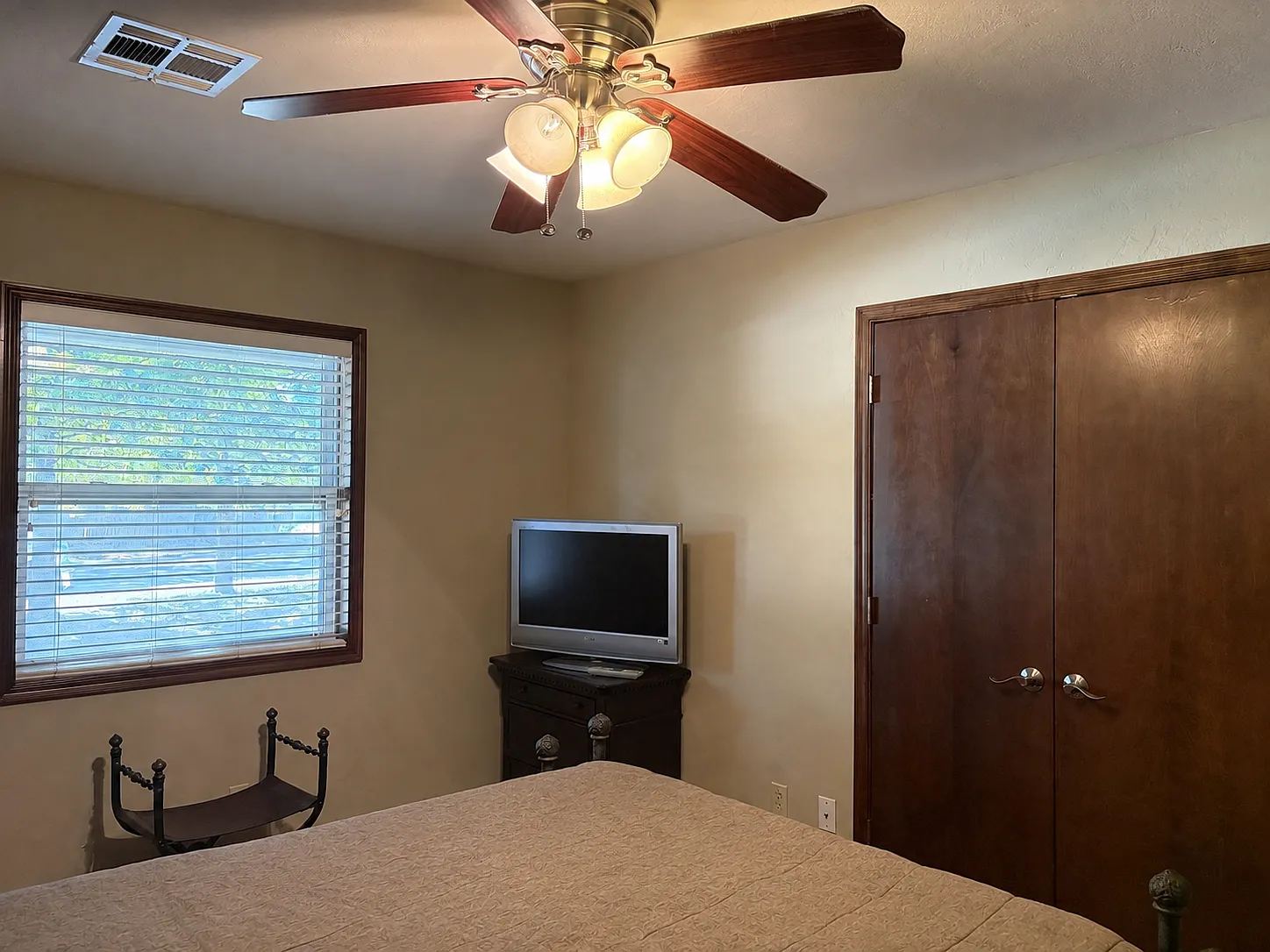3 bed, 2.5 bath, 1981 sqft, $750 — Photo 2