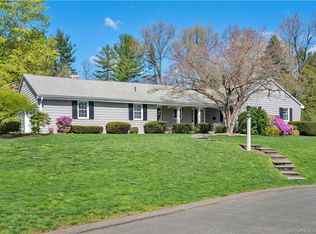 1 Hosmer Dr, West Hartford, CT 06117