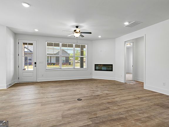 5th image of 62 Thomaston St #13