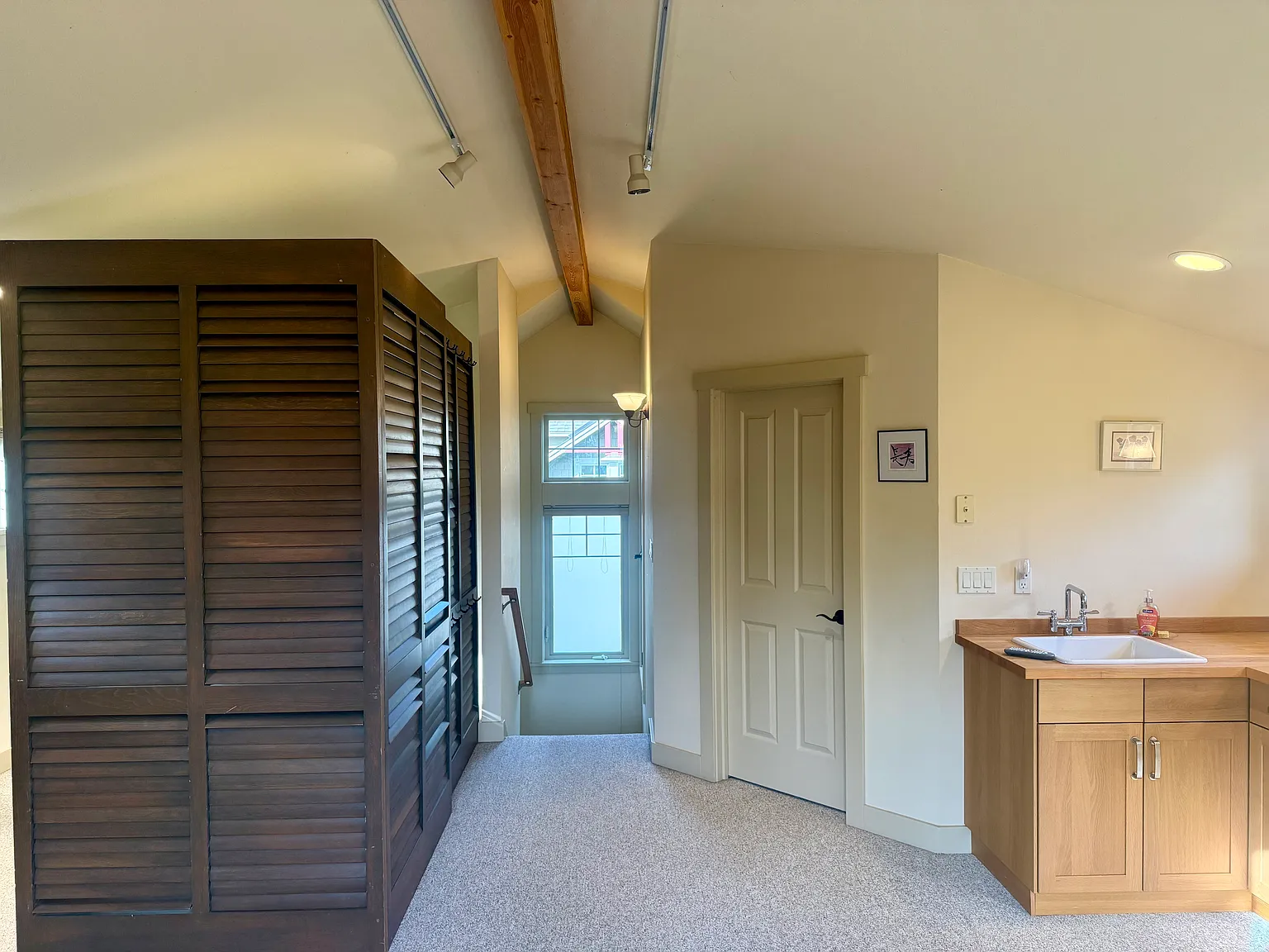 1 bed, 700 sqft, $2,200 — Photo 3