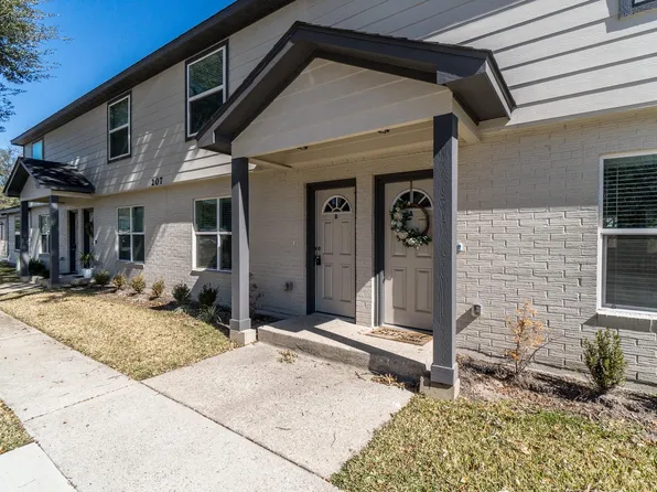 207 N Poplar St #B, Tomball, TX 77375