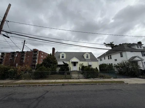 19 Brookdale Rd, Arlington, MA 02474
