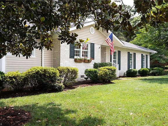 2nd image of 612 Hilltop Dr