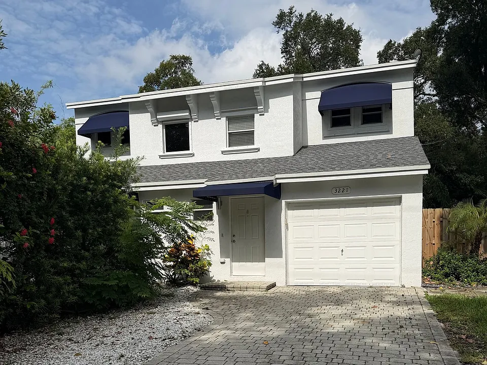 3221 SW 15th Ave