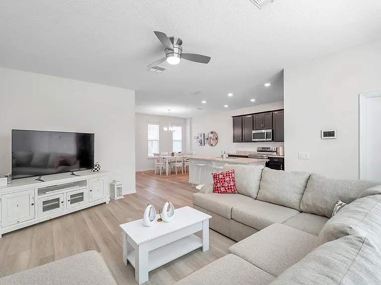 4966 Avalon Park Blvd — Photo 5