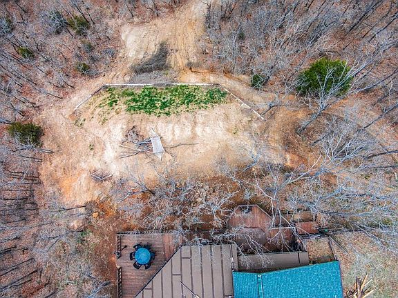 4th image of 255 Rosewood Dr