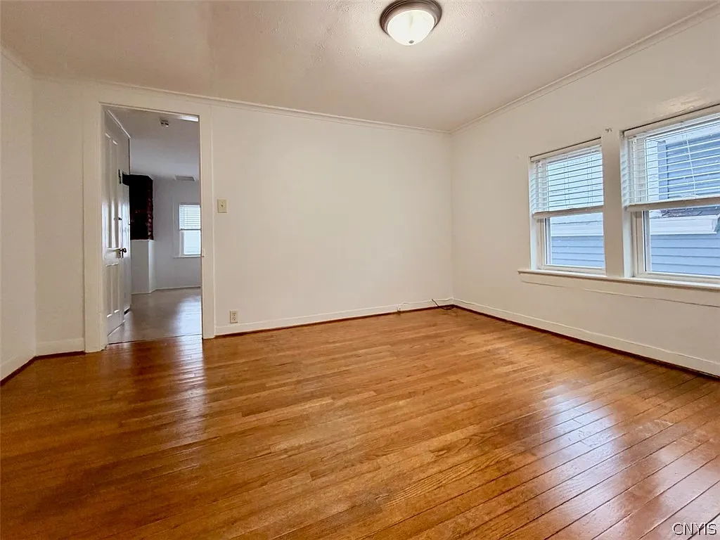 1 bed, 1.0 bath, 2363 sqft, $1,300 — Photo 3