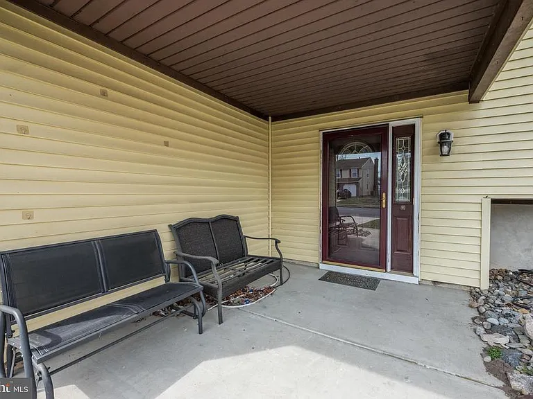 76 Argyle Ave — Photo 4