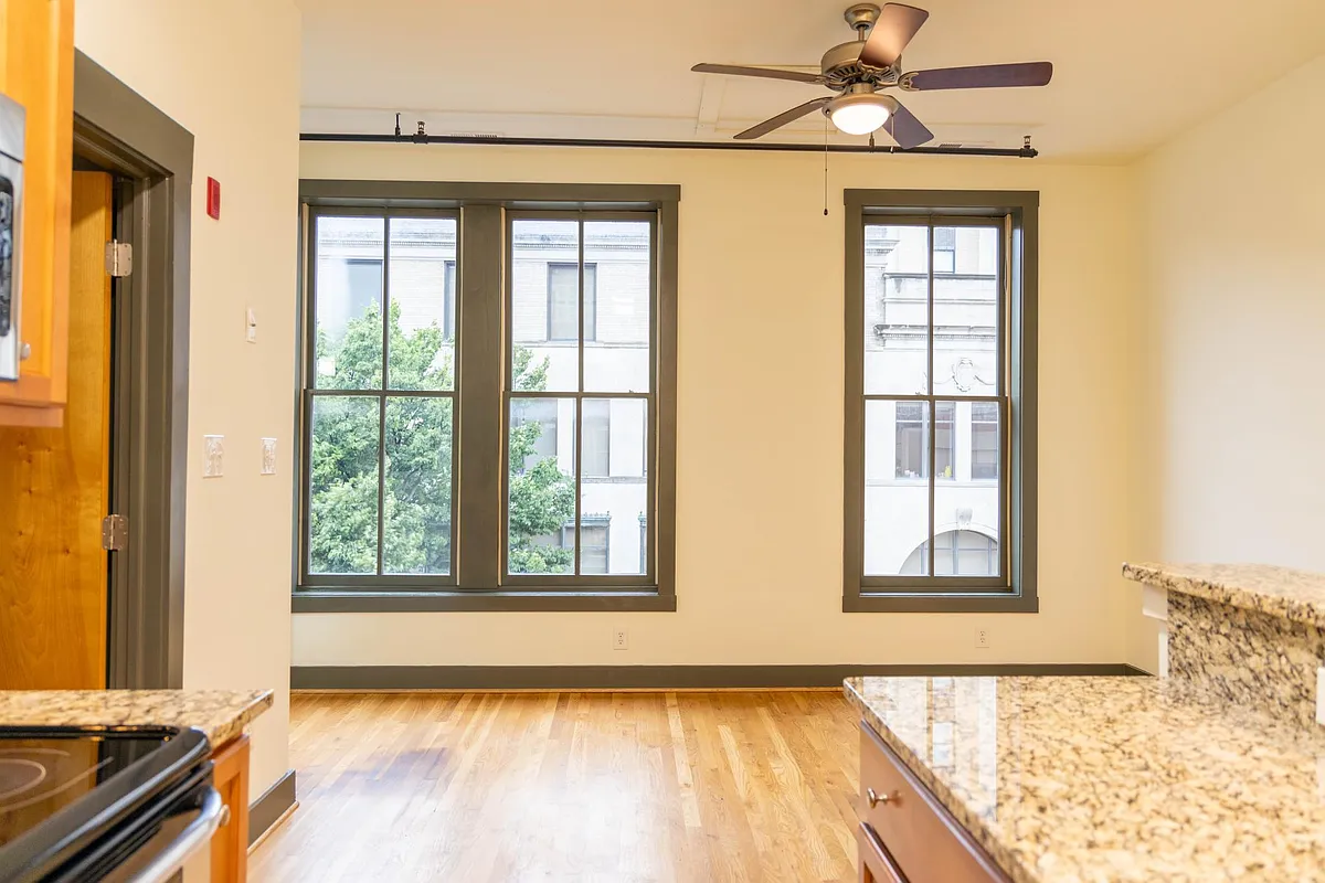 Building Photo - 207 N 3rd St #4