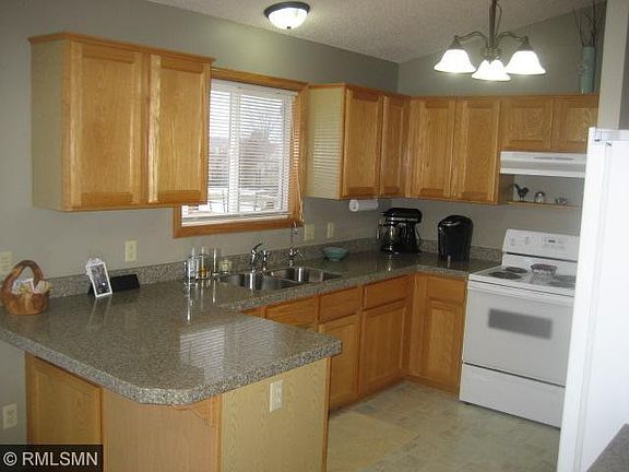 2nd image of 512 Maple St S