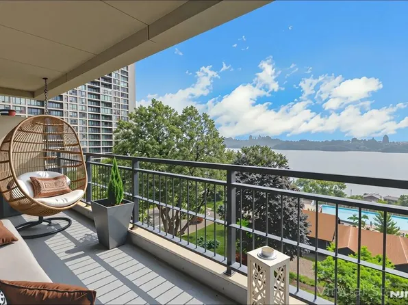2 Horizon Rd APT 627, Fort Lee, NJ 07024