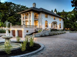 63 Hammersmith Rd, Newport, RI 02840