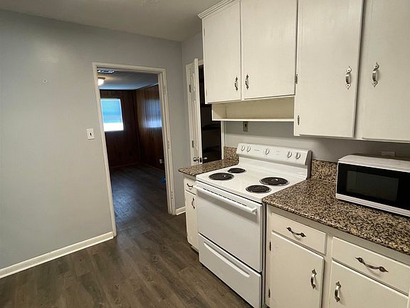 3rd image of 625 Stiles Ave
