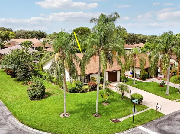 3449 Shadow Wood Dr, Greenacres, FL 33463