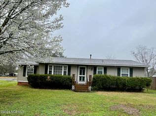 114 S Hall St, Rose Hill, NC 28458