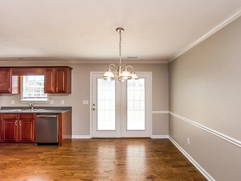 3407 Wellington Pl — Photo 2