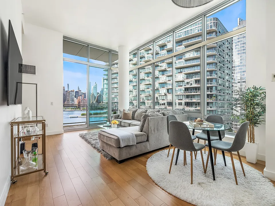4630 Center Blvd #1603