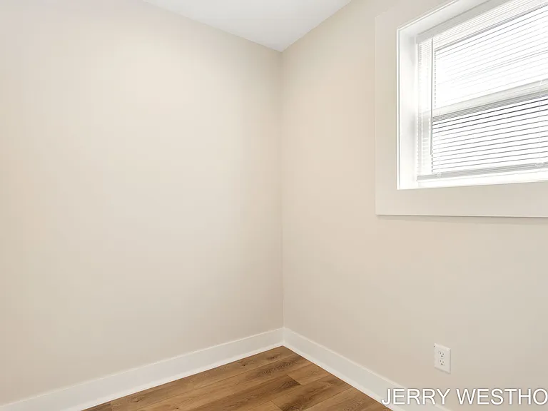 715 Butterworth St SW #2 — Photo 9