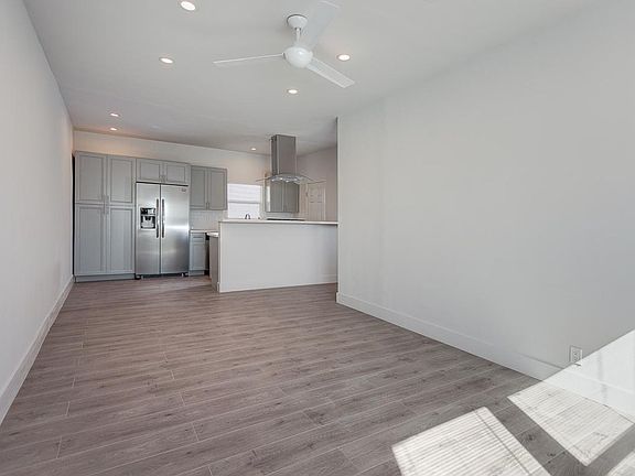 3rd image of 2919 1/4 Leeward Ave #2nd