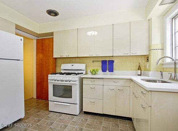 4th image of 1401 N Harlem Ave APT B
