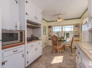 905 Mesa Dr, Camarillo, CA 93010