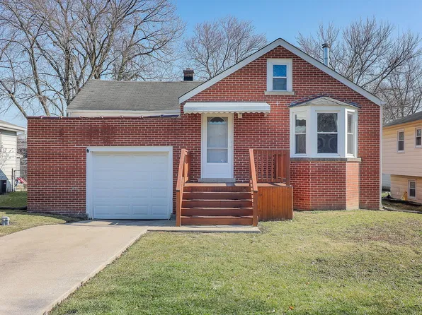 4011 N Lincoln St, Westmont, IL 60559