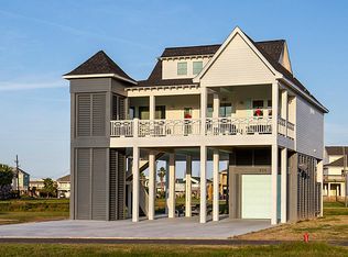 934 Palm Ridge Dr, Crystal Beach, TX 77650