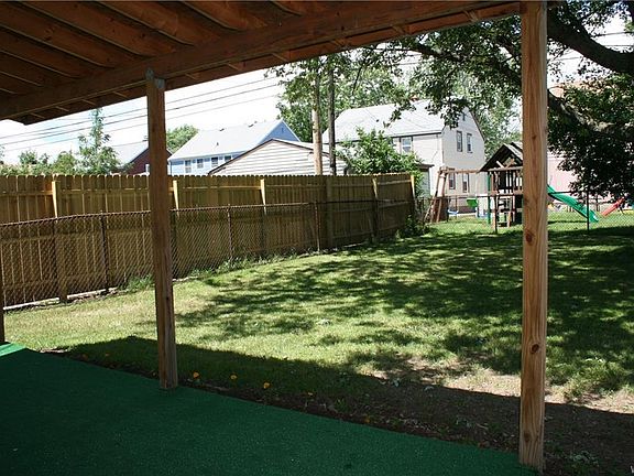 3rd image of 141 Henderson Ave