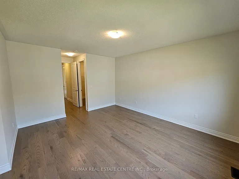 18 Gladmary Dr — Photo 37