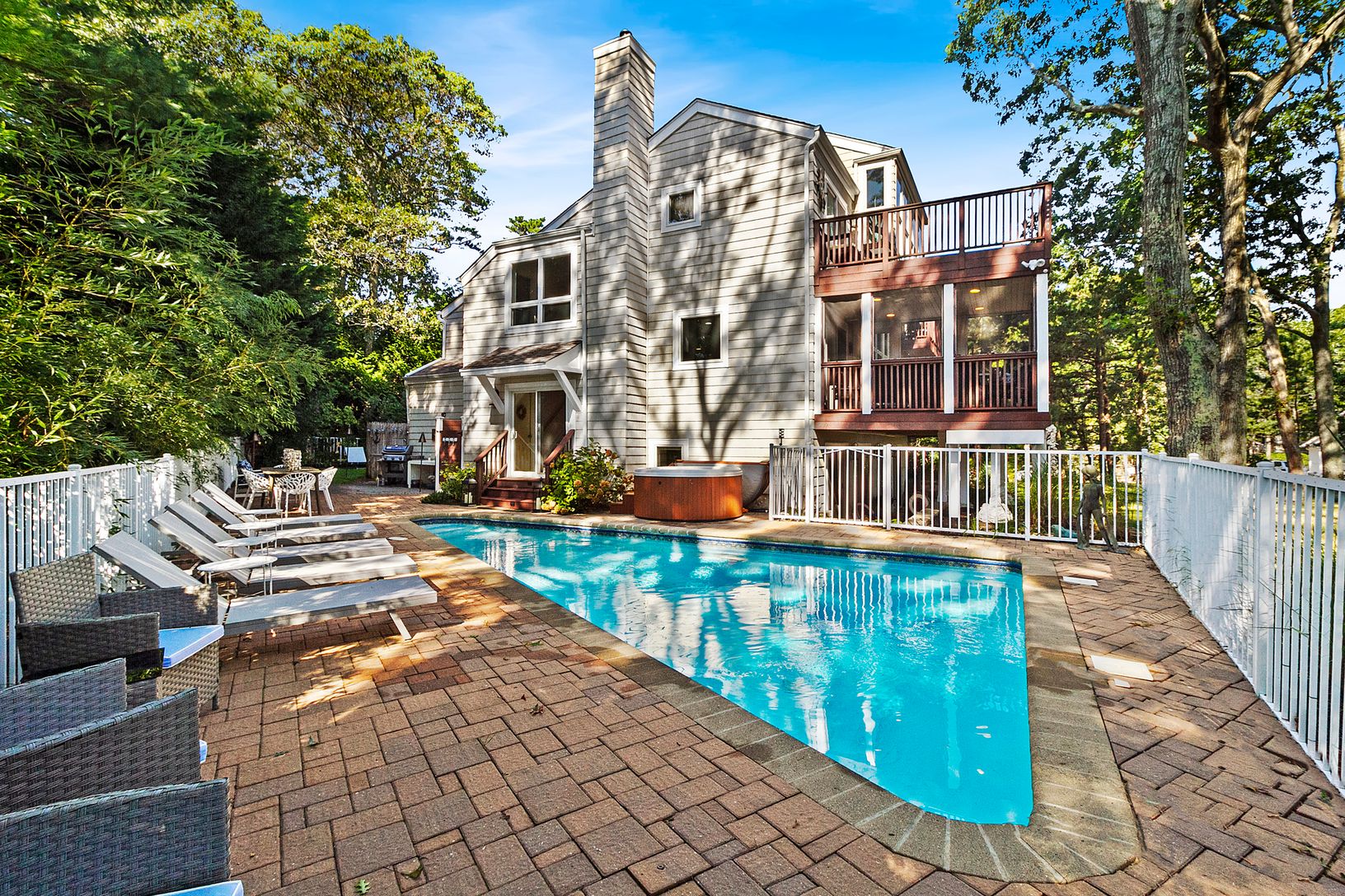  Deck with  Jacuzzi 