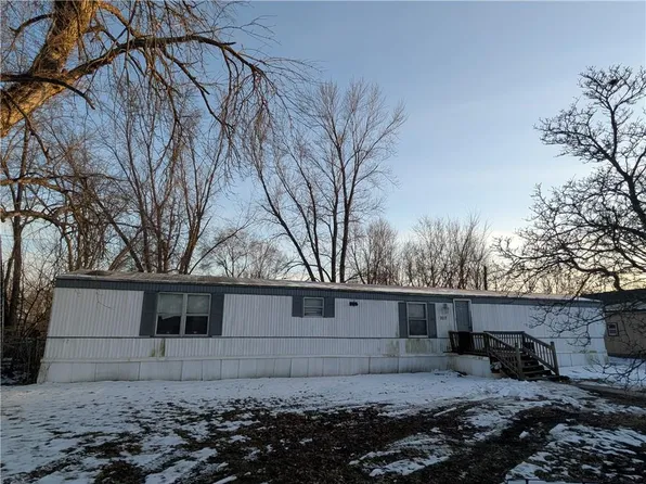 203 W 4th St, Henrietta, MO 64036