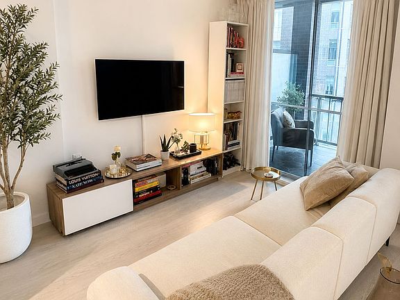 5th image of 20 Bruyeres Mews #313