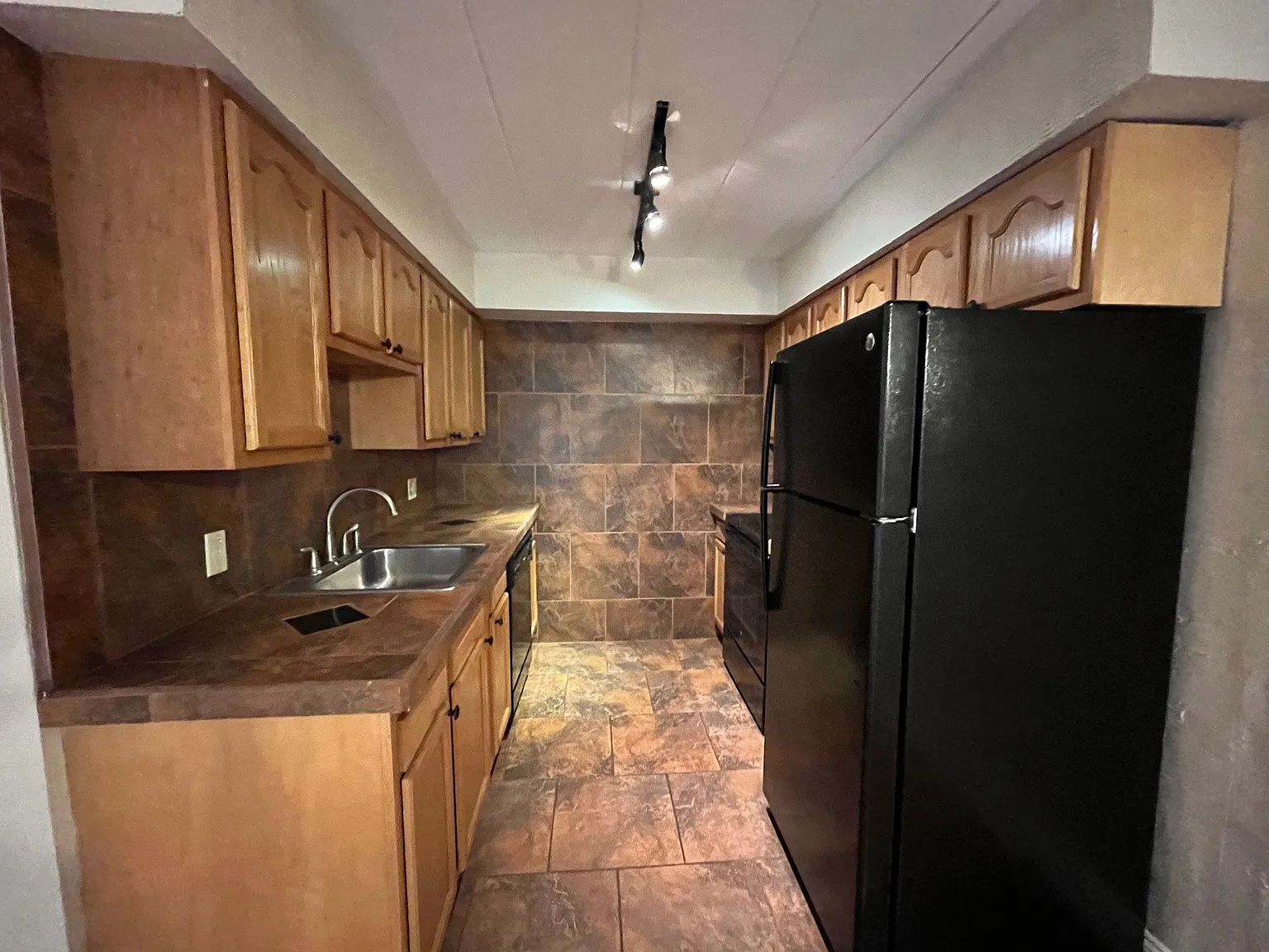 205 Robinson St — Photo 4