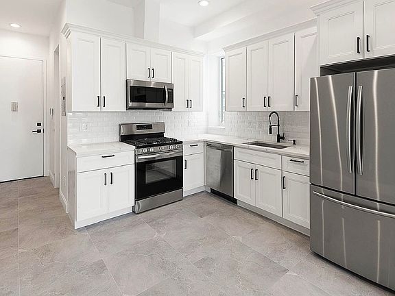 3rd image of 1738 E 4th St APT 2B