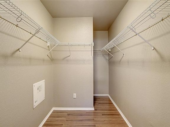 5th image of 338 Oxford Dr