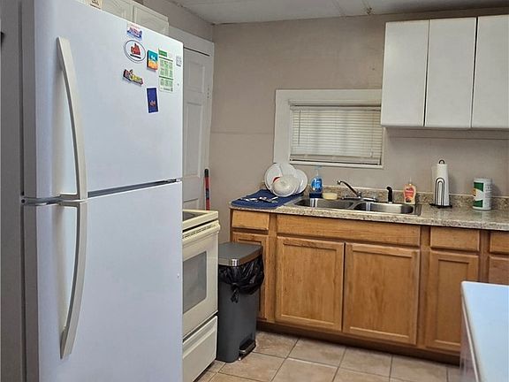 3rd image of 220 Robinwood Ave