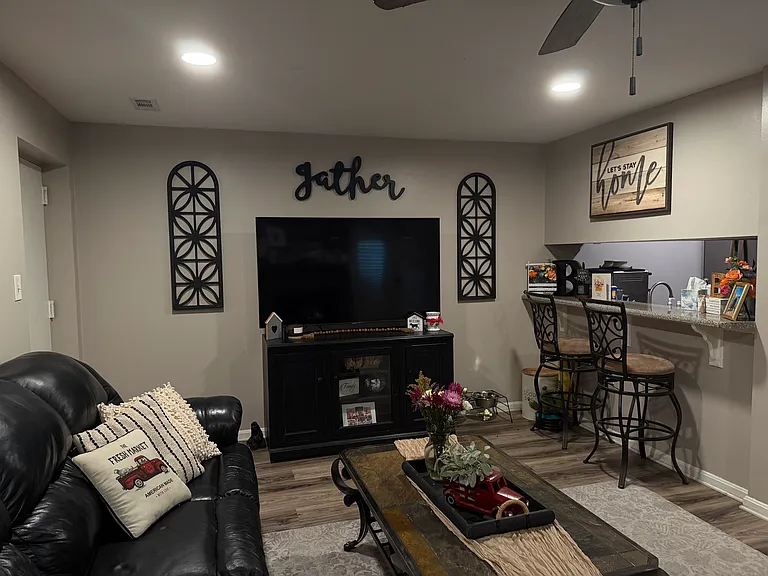 1117 Castle Harbour Way #1B — Photo 3