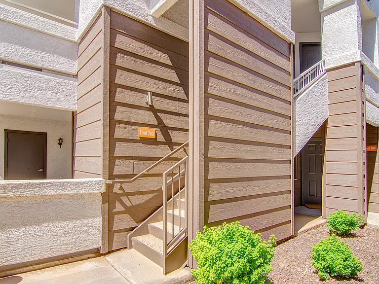 36 E Vaughn Ave — Photo 39