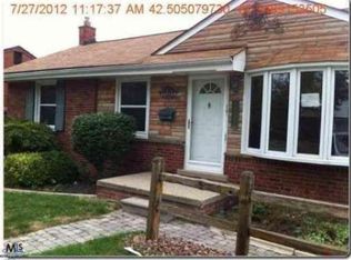 28322 Floral St, Roseville, MI 48066