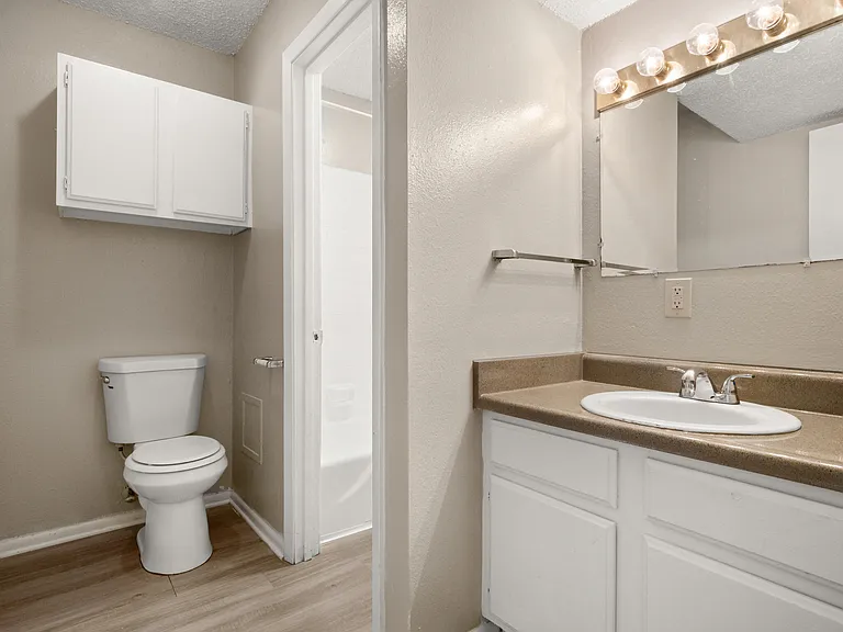 Holly Place — Photo 24